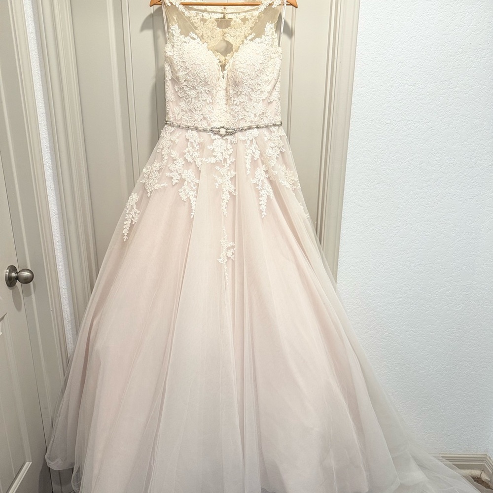 Rebecca Ingram Lace Wedding Dress